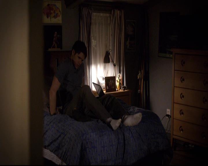 VampireDiariesWorld-dot-org_2x22AsILayDying2223.jpg