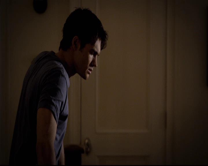 VampireDiariesWorld-dot-org_2x22AsILayDying2242.jpg