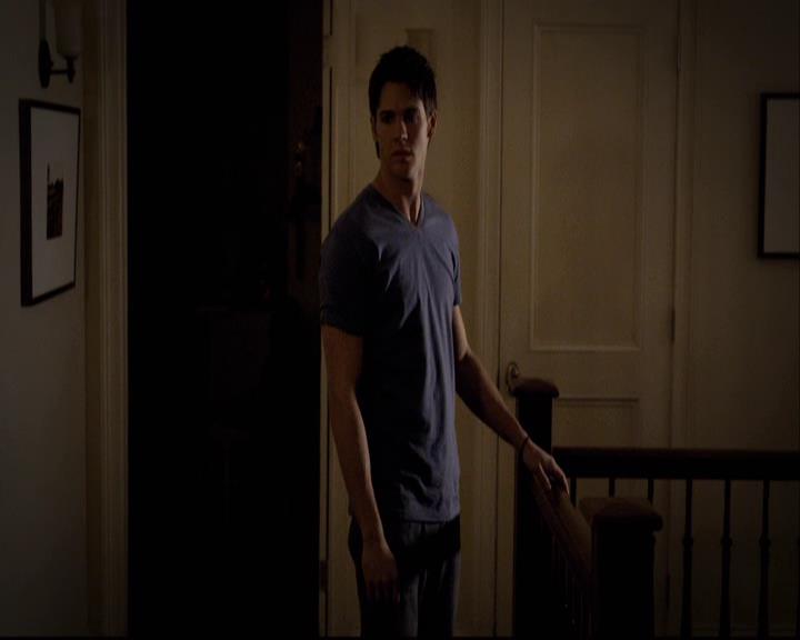 VampireDiariesWorld-dot-org_2x22AsILayDying2244.jpg