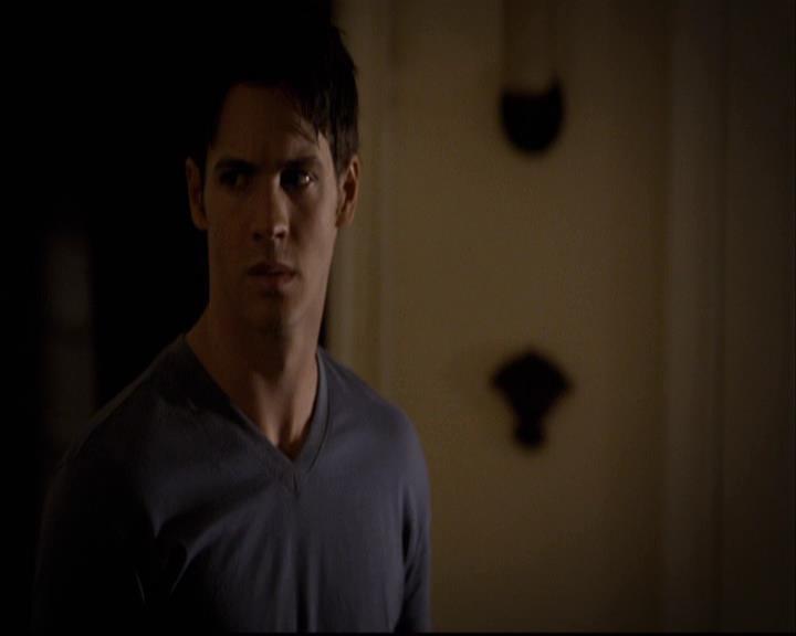 VampireDiariesWorld-dot-org_2x22AsILayDying2248.jpg