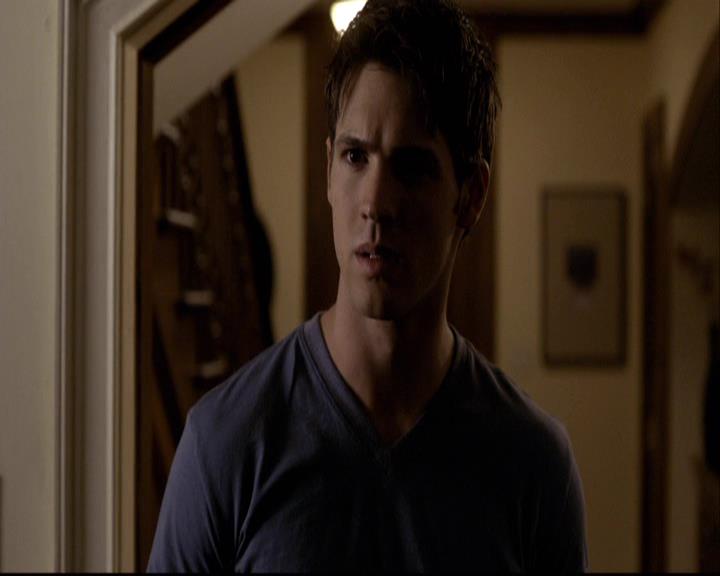 VampireDiariesWorld-dot-org_2x22AsILayDying2264.jpg