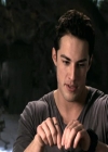 VampireDiariesWorld-dot-org_Seizoen2-DVDExtras-PagesOfTheWolf-BuildingTheBeast0056.jpg