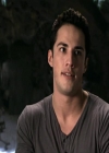 VampireDiariesWorld-dot-org_Seizoen2-DVDExtras-PagesOfTheWolf-HowlingAtTheMoon0329.jpg