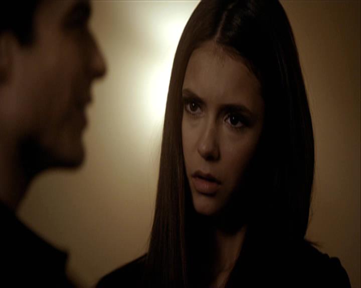 VampireDiariesWorld-dot-org_Seizoen2-DVDExtras-ThePerfectLoveTriangle-VampiresWerewolvesWitches0042.jpg