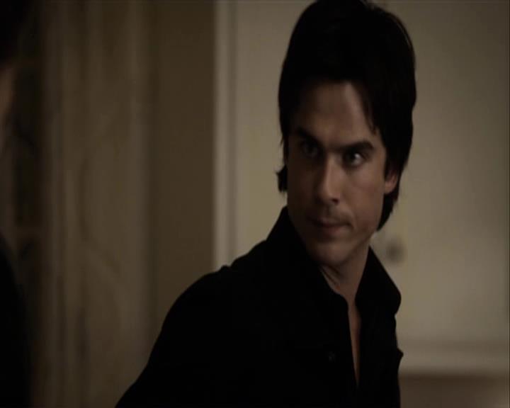 VampireDiariesWorld-dot-org_Seizoen2-DVDExtras-ThePerfectLoveTriangle-VampiresWerewolvesWitches0097.jpg