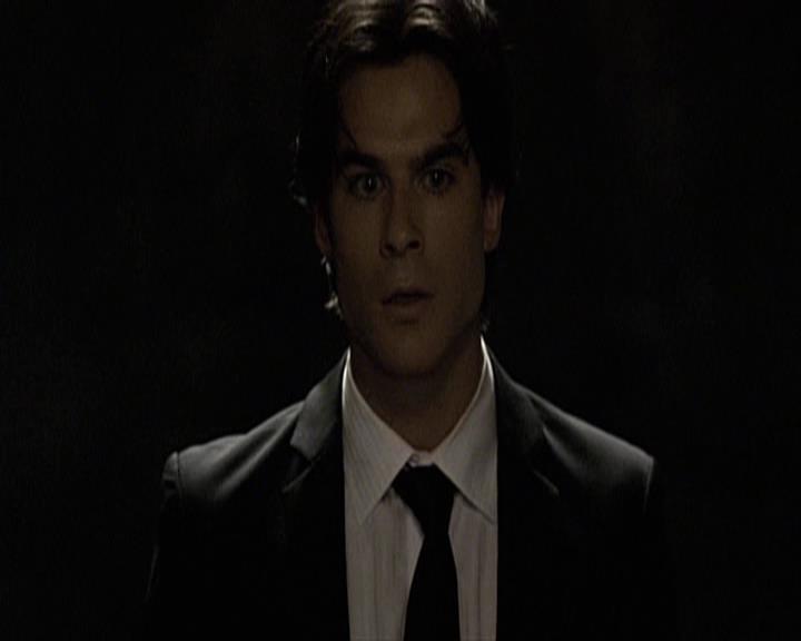 VampireDiariesWorld-dot-org_Seizoen2-DVDExtras-ThePerfectLoveTriangle-VampiresWerewolvesWitches0116.jpg