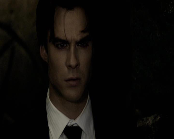 VampireDiariesWorld-dot-org_Seizoen2-DVDExtras-ThePerfectLoveTriangle-VampiresWerewolvesWitches0121.jpg