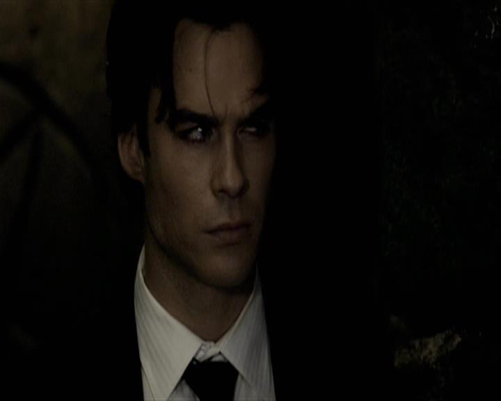 VampireDiariesWorld-dot-org_Seizoen2-DVDExtras-ThePerfectLoveTriangle-VampiresWerewolvesWitches0122.jpg