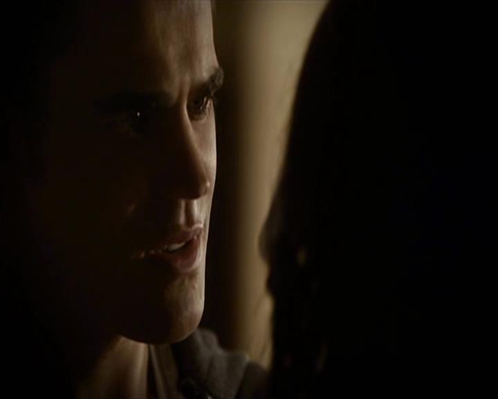 VampireDiariesWorld-dot-org_Seizoen2-DVDExtras-ThePerfectLoveTriangle-VampiresWerewolvesWitches0126.jpg