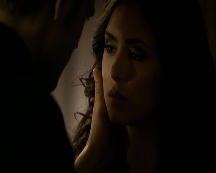 VampireDiariesWorld-dot-org_Seizoen2-DVDExtras-ThePerfectLoveTriangle-VampiresWerewolvesWitches0127.jpg