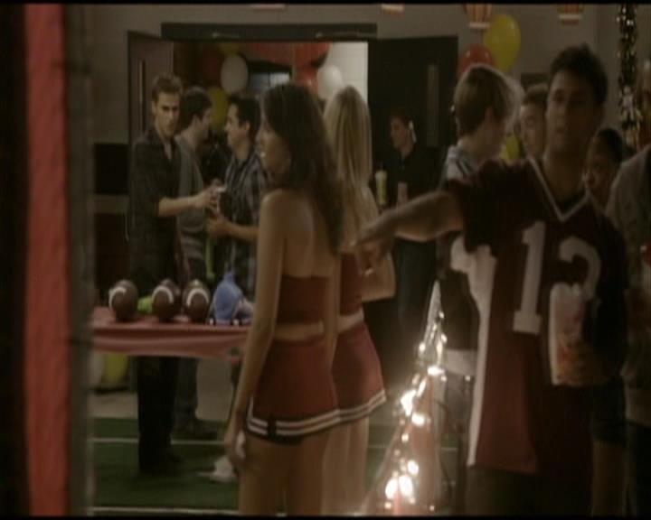 VampireDiariesWorld-dot-org_Seizoen2-DVDScenes-2x02BraveNewWorld0001.jpg