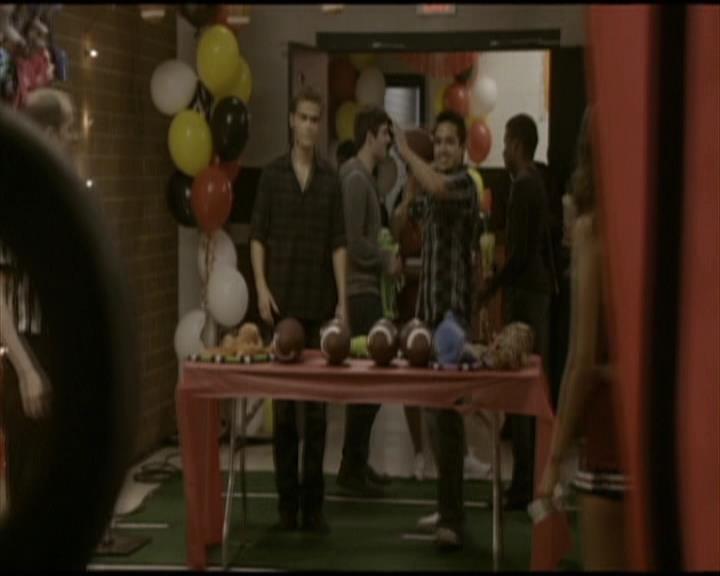 VampireDiariesWorld-dot-org_Seizoen2-DVDScenes-2x02BraveNewWorld0003.jpg