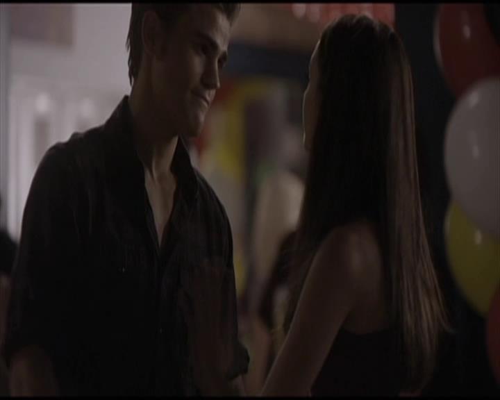 VampireDiariesWorld-dot-org_Seizoen2-DVDScenes-2x02BraveNewWorld0049.jpg