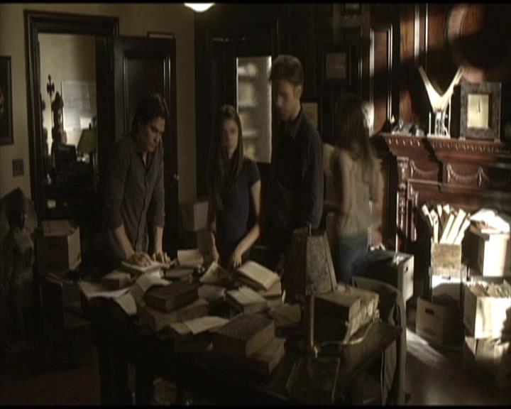 VampireDiariesWorld-dot-org_Seizoen2-DVDScenes-2x03BadMoonRising0011.jpg