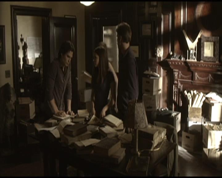 VampireDiariesWorld-dot-org_Seizoen2-DVDScenes-2x03BadMoonRising0012.jpg