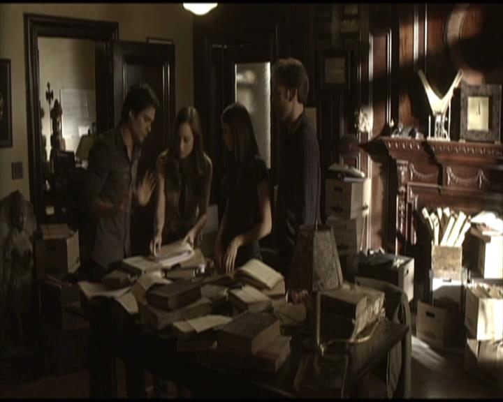 VampireDiariesWorld-dot-org_Seizoen2-DVDScenes-2x03BadMoonRising0014.jpg