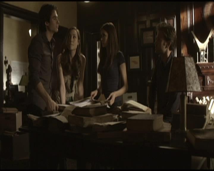 VampireDiariesWorld-dot-org_Seizoen2-DVDScenes-2x03BadMoonRising0036.jpg