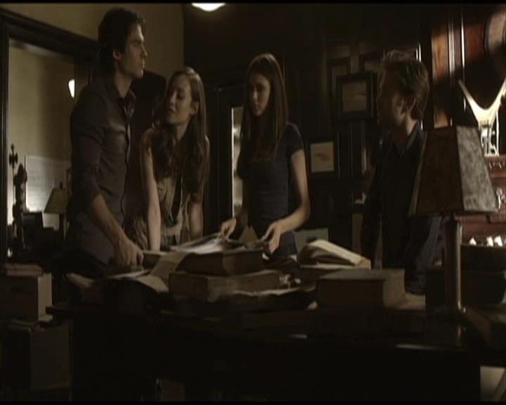 VampireDiariesWorld-dot-org_Seizoen2-DVDScenes-2x03BadMoonRising0038.jpg