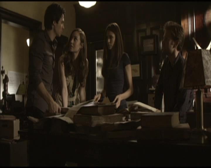 VampireDiariesWorld-dot-org_Seizoen2-DVDScenes-2x03BadMoonRising0040.jpg