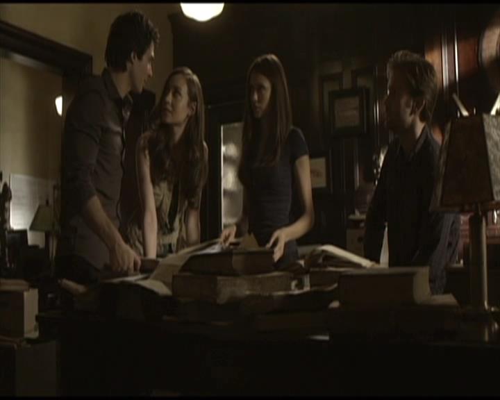 VampireDiariesWorld-dot-org_Seizoen2-DVDScenes-2x03BadMoonRising0041.jpg