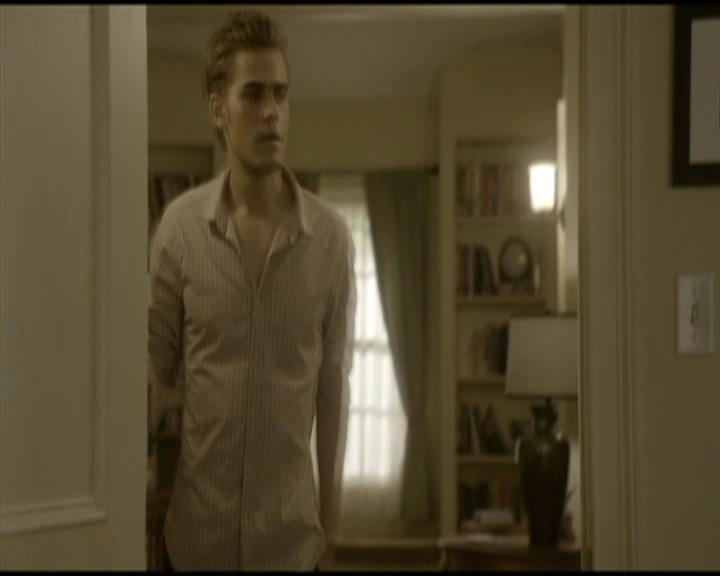 VampireDiariesWorld-dot-org_Seizoen2-DVDScenes-2x03BadMoonRising0057.jpg