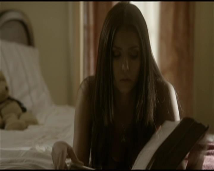 VampireDiariesWorld-dot-org_Seizoen2-DVDScenes-2x03BadMoonRising0058.jpg