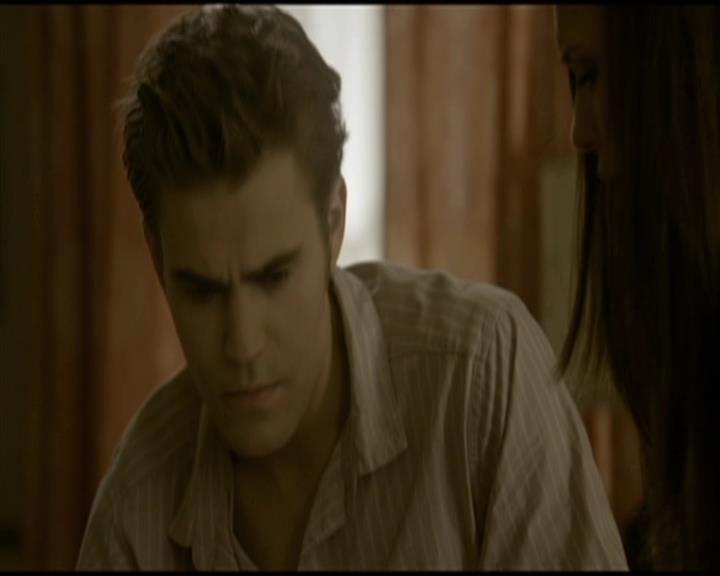 VampireDiariesWorld-dot-org_Seizoen2-DVDScenes-2x03BadMoonRising0089.jpg