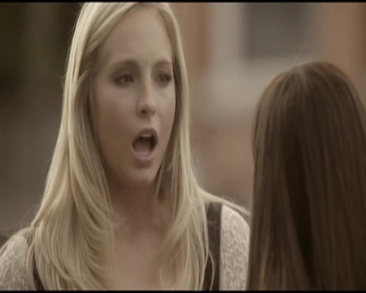 VampireDiariesWorld-dot-org_Seizoen2-DVDScenes-2x04MemoryLane0071.jpg