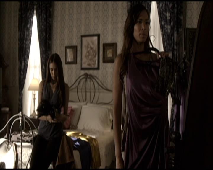 VampireDiariesWorld-dot-org_Seizoen2-DVDScenes-2x07Masquerade0000.jpg