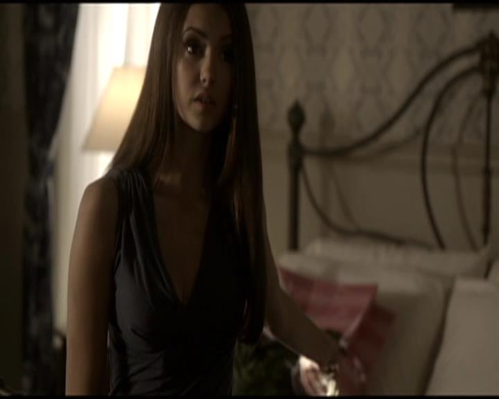 VampireDiariesWorld-dot-org_Seizoen2-DVDScenes-2x07Masquerade0007.jpg