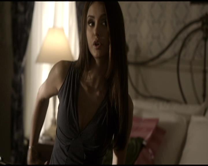 VampireDiariesWorld-dot-org_Seizoen2-DVDScenes-2x07Masquerade0008.jpg