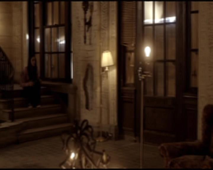 VampireDiariesWorld-dot-org_Seizoen2-DVDScenes-2x08Rose0032.jpg