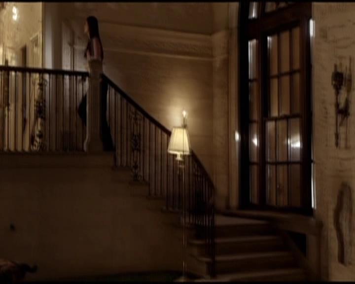 VampireDiariesWorld-dot-org_Seizoen2-DVDScenes-2x08Rose0036.jpg