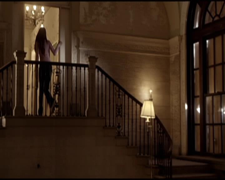 VampireDiariesWorld-dot-org_Seizoen2-DVDScenes-2x08Rose0037.jpg