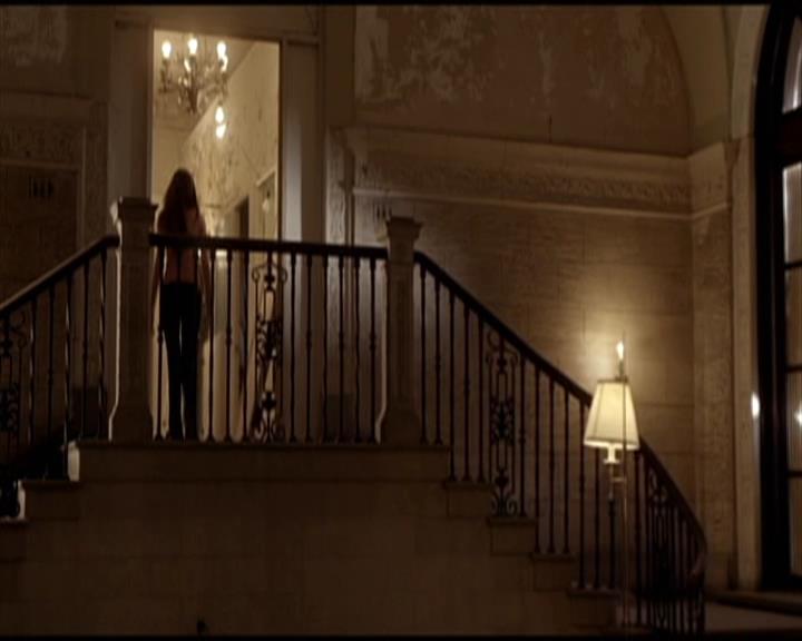 VampireDiariesWorld-dot-org_Seizoen2-DVDScenes-2x08Rose0038.jpg