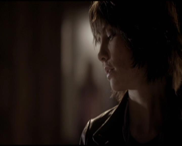 VampireDiariesWorld-dot-org_Seizoen2-DVDScenes-2x08Rose0047.jpg