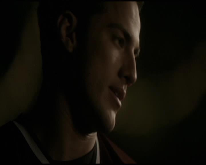 VampireDiariesWorld-dot-org_Seizoen2-DVDScenes-2x09Katerina0017.jpg