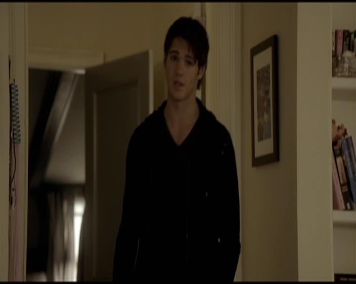 VampireDiariesWorld-dot-org_Seizoen2-DVDScenes-2x11ByTheLightOfTheMoon0017.jpg