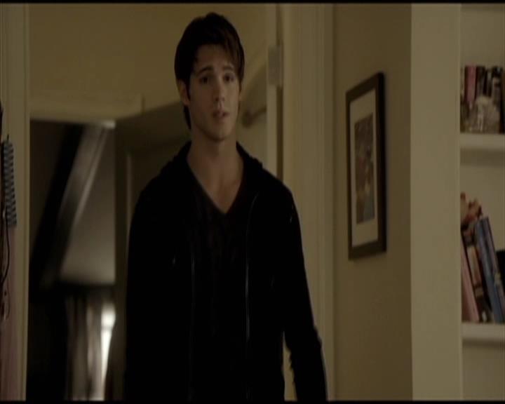 VampireDiariesWorld-dot-org_Seizoen2-DVDScenes-2x11ByTheLightOfTheMoon0018.jpg