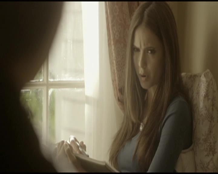 VampireDiariesWorld-dot-org_Seizoen2-DVDScenes-2x11ByTheLightOfTheMoon0030.jpg