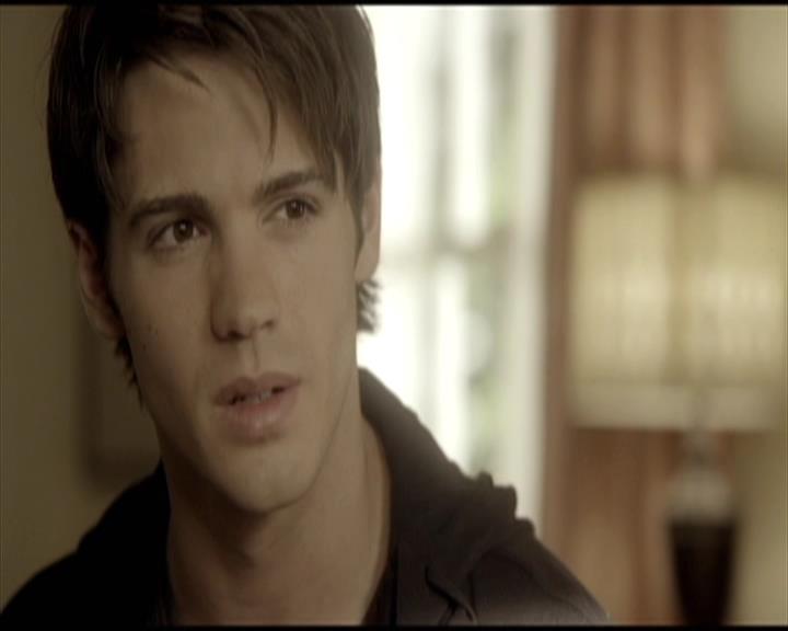 VampireDiariesWorld-dot-org_Seizoen2-DVDScenes-2x11ByTheLightOfTheMoon0037.jpg