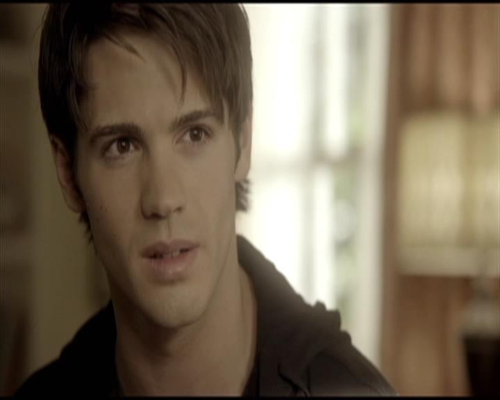 VampireDiariesWorld-dot-org_Seizoen2-DVDScenes-2x11ByTheLightOfTheMoon0039.jpg