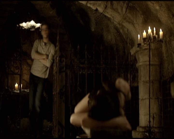 VampireDiariesWorld-dot-org_Seizoen2-DVDScenes-2x11ByTheLightOfTheMoon0053.jpg