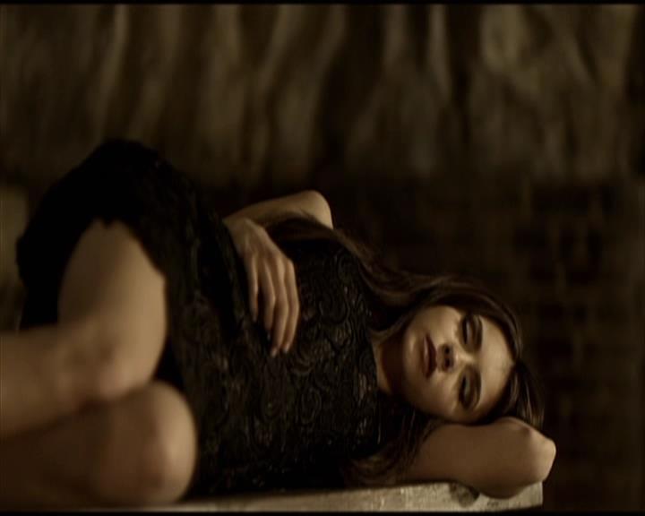 VampireDiariesWorld-dot-org_Seizoen2-DVDScenes-2x11ByTheLightOfTheMoon0054.jpg