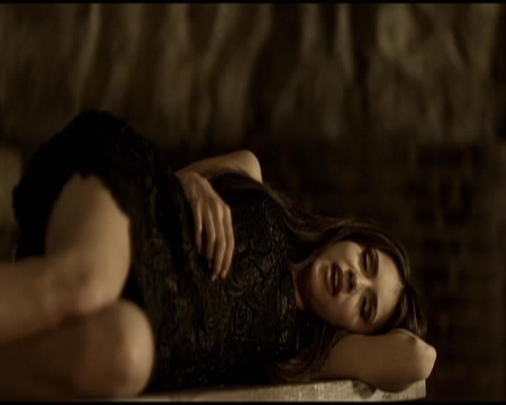 VampireDiariesWorld-dot-org_Seizoen2-DVDScenes-2x11ByTheLightOfTheMoon0056.jpg