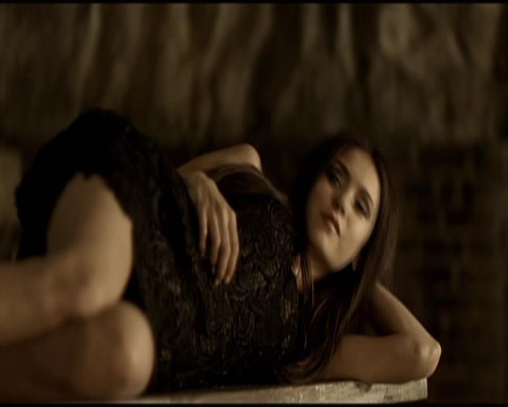 VampireDiariesWorld-dot-org_Seizoen2-DVDScenes-2x11ByTheLightOfTheMoon0059.jpg