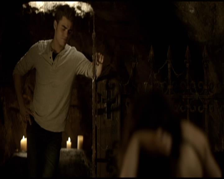 VampireDiariesWorld-dot-org_Seizoen2-DVDScenes-2x11ByTheLightOfTheMoon0067.jpg