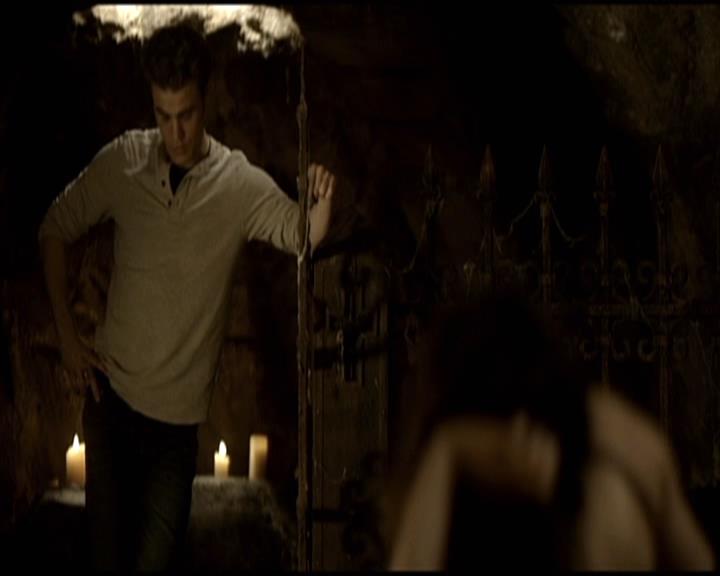 VampireDiariesWorld-dot-org_Seizoen2-DVDScenes-2x11ByTheLightOfTheMoon0069.jpg