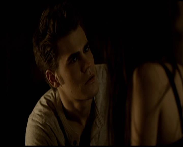 VampireDiariesWorld-dot-org_Seizoen2-DVDScenes-2x11ByTheLightOfTheMoon0116.jpg