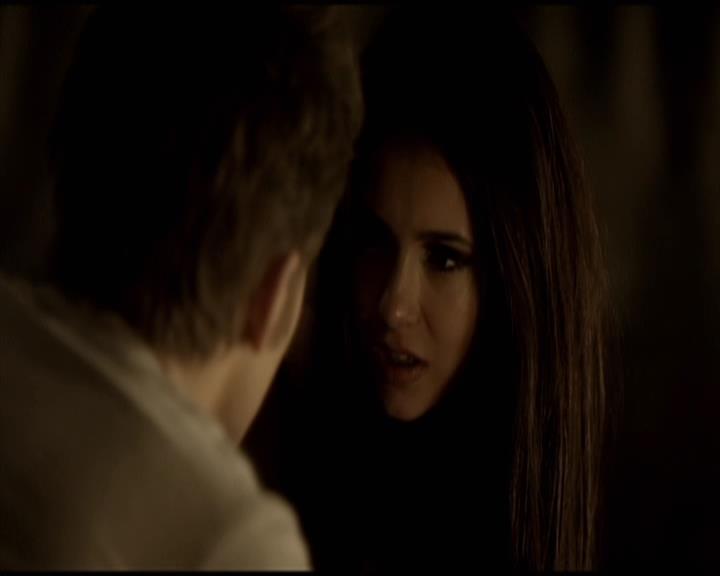 VampireDiariesWorld-dot-org_Seizoen2-DVDScenes-2x11ByTheLightOfTheMoon0121.jpg